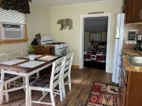 Charming 1-bedroom apartment with WiFi and AC in beautiful Indian Lake.