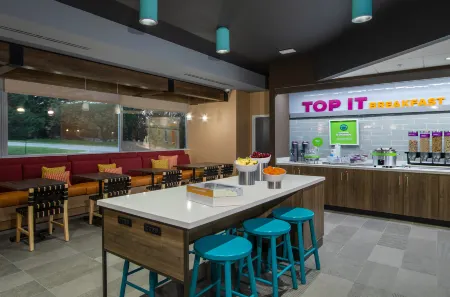 Tru by Hilton Columbus Airport Отели рядом с Аэропорт Порт-Колумбус