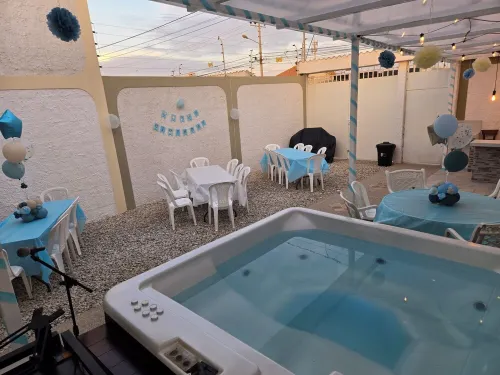 Brand-New 3-Bedroom House in Salinas with WiFi, AC, and Jacuzzi