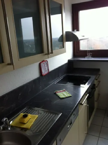 FW Sagitta with view of the container port, 14th floor Speckenbüttler Park โรงแรมใน