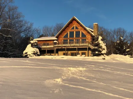 Le Chalet: Modern Design, Mountain views, Chef's Kitchen, Sauna & Hot Tub