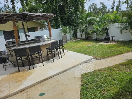 Your Dream Florida Escape Awaits. Luxurious and budget friendly. Отели в г. Ларго