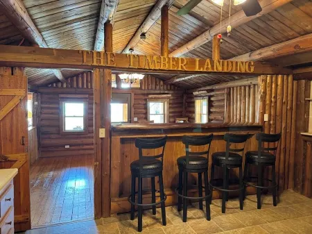 Awesome Log Cabin on the 1st Connecticut Lake! Отели в г. Питтсбург