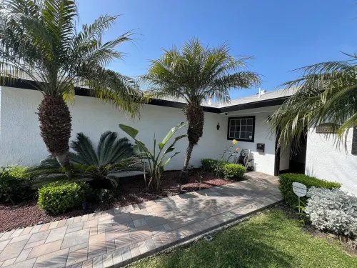 PARADISE BUNGALOW IN HUNTINGTON BEACH