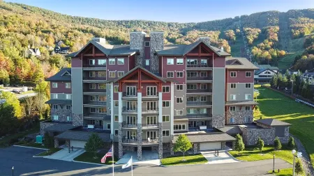 Luxury Ski-in Ski-Out 4 Bedroom 10 Bed Condo at Whisper Creek Windham Mountain
