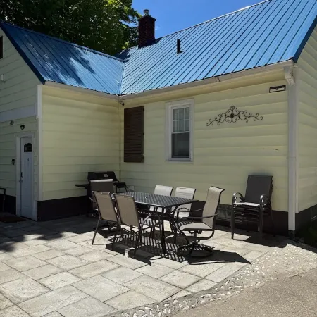 Lake Harbor Haven...a charming 3BR house with AC, WiFi across from Maranatha.