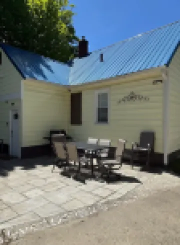 Lake Harbor Haven...a charming 3BR house with AC, WiFi across from Maranatha.