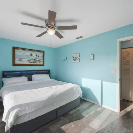Charming 2-bedroom villa in Seminole with pool, WiFi and AC