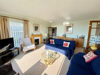 Large Family Coastal Retreat - Panoramic Views of Rest Bay, Porthcawl. Hotels near Touch of Class