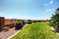 Desert Chateau Townhouse - Pet friendly