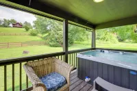 Fire Pit + Hot Tub: Family Cabin in Seiverville! - Tiny houses