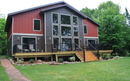 Paradise Shores & Fish Galore ~Your Own Private Beach & Dock!