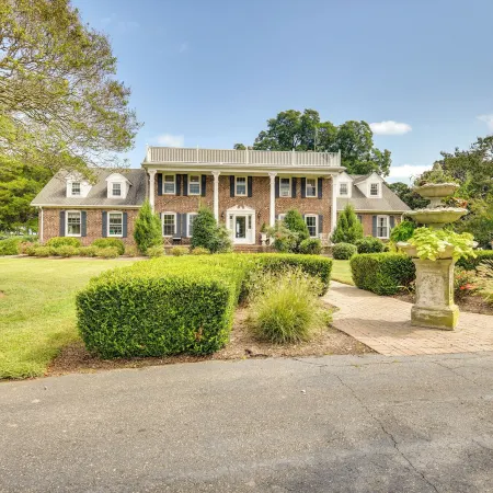 Spacious Cheriton Home 8 Mi to Cape Charles!