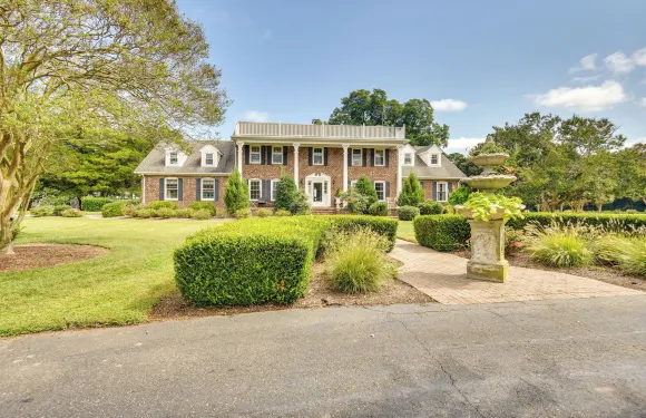 寬敞的謝里頓家：距離查爾斯角8英里！