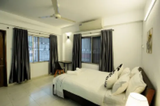 Gulshan Lovely 3-Bedroom Luxury Apartment Hotels in 