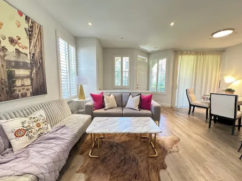 Charming 2B&3B townhome  in  Oak Creek Irvine Отели рядом с достопримечательностью «Ирвайн Музеум Коллекшен»