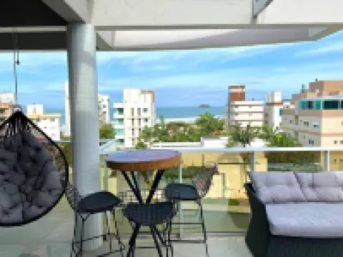 Art Home penthouse, sea view cinema property with jacuzzi, 90 meters from the sea.