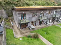 Cornish Holiday Home - Bodannoneco House Sleeps 8 With Private Hot tub Hotels in Porthtowan