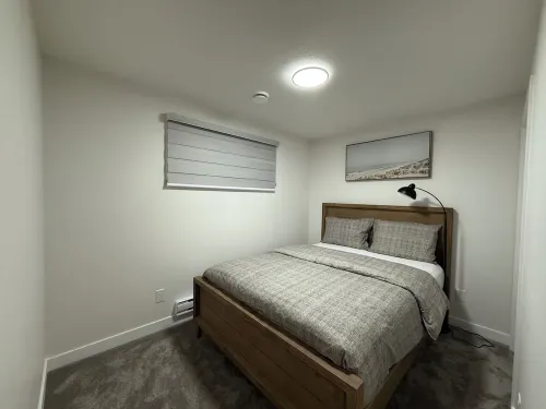 New suite in a great location. Central for shopping, restaurants and commuting.