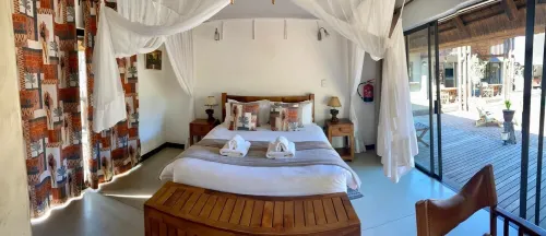 Exceptional location since located directly on the edge of the savannah.