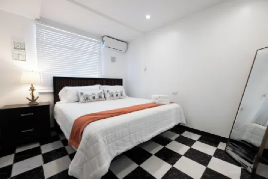 Deymar Front Beach House