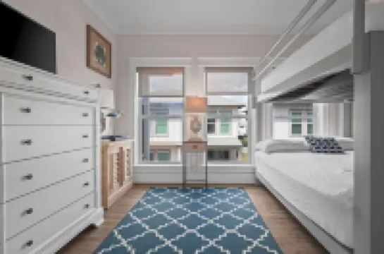 Quiet WHOLE HOUSE btwn the beach and Lagoon with pool, fishing dock, sunsets!!