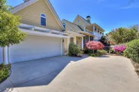Downtown Luxury Charleston-Style Row House/Near Bruce's Field/Horse District Hotels near Aiken County Historical Museum
