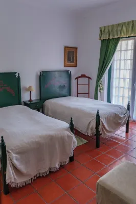 Enoturismo de Excelência: 30 m Lisboa: Scalab Wine Estate - Quinta da Centieira Hotel dekat Praça Sá da Bandeira