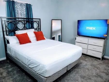 "Spacious 4-Bedroom Oasis,  Sleeps 11— Vrbo Getaway Awaits! Book Today