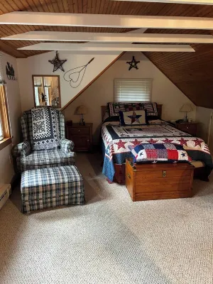 KD CottagesCharming stone cottage on Dunnings Creek in Bedford County