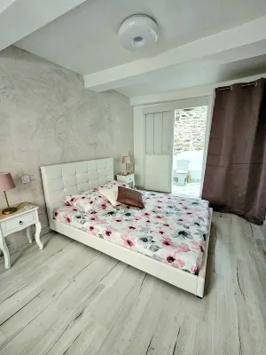 1 Bedroom Apartment in ChÃ¢teauneuf-du-Pape Hotels in Chateauneuf-du-Pape