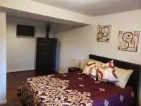 Small Town but Contemporary 2 Bdrm / <br>1 Bath / Full Kitchen / Patio / Private