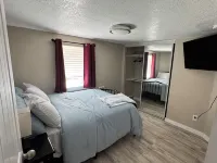 Cozy 2-bedroom basement ADU in charming Oregon City with WiFi & AC Hotels in Oregon City