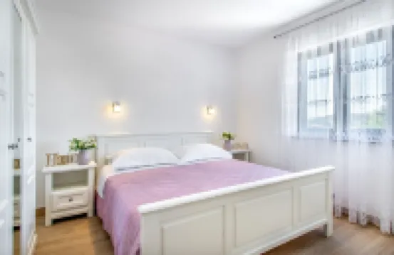 Luxury holiday apartments ALKAR with swimming pool 羅戈茲尼察酒店