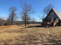 Arkansas A-Frame creates cozy, comfortable memories for years to come. 콤튼 호텔