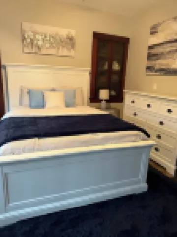 Charming, 1-bedroom, spacious duplex with sleeper sofa in delightful Dubuque.