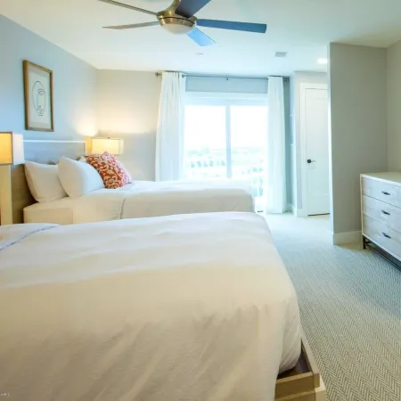 Luxury Condo on River/Golf Course with all the amenities. 10 min walk to beach