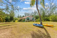 Moonflower 4 Bedroom Home Hotels in Gregory Town