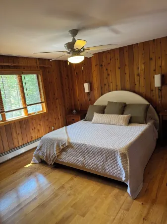 Newly furnished for 2025! Short walk to downtown Sister Bay.