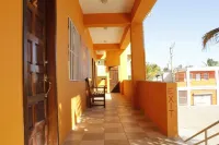 Roof top pool, 1 fully equipped Queen Suite, 1 min beach access