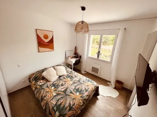 Villa En Provence with Swimming Pool Hotels in Mirabeau