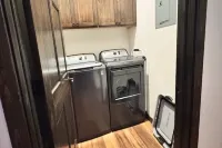 River Bluff Getaway – Main   1BR/1BA Modern Unit Near Mississippi River