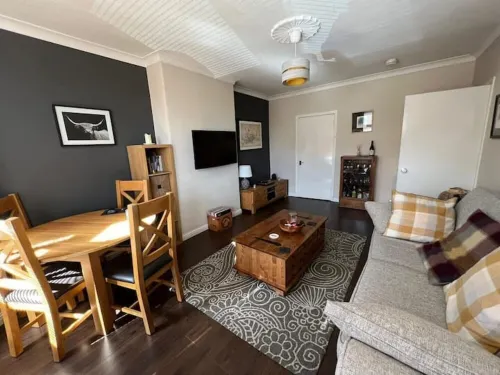 Modern Home in Central Dundee. Free Parking