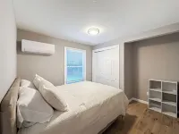 Cozy cottage with AC and lake access in charming Connecticut suburb.