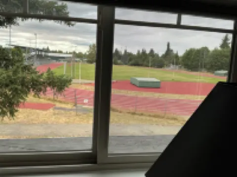 The Track House - 4BR Near UO, Autzen & Hayward, Peaceful & Spacious