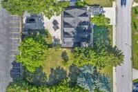 Elegant 4BR Retreat + Jacuzzi