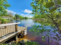 Spacious 4-bedroom waterfront house in Sylvan Beach with private yard and dock. Hotels in Sylvan Beach