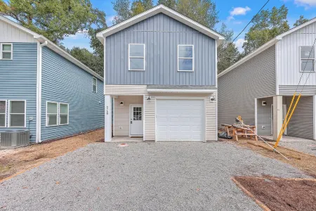 3-bedroom house in charming Hanahan. New Construction very close to Park Circle