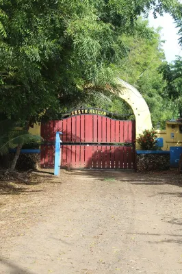 Spacious 6-bedroom villa in wonderful Las Tablas with WiFi, AC