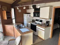 Eagle River Cherry Tree House - Quaint 2-bedroom house - Sleeps 6